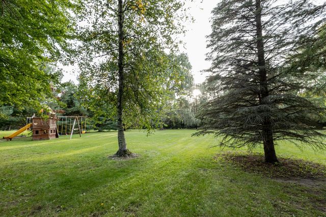 W362S2453 Lisa LANE, Dousman, WI 53118