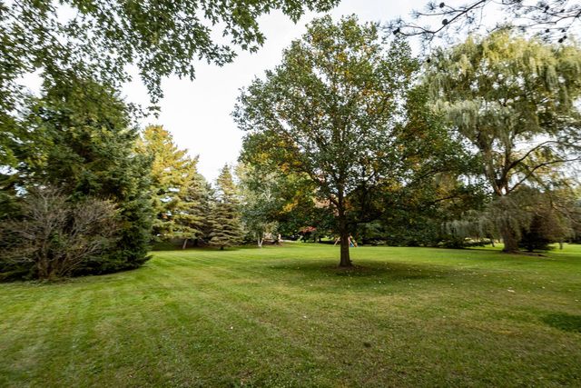 W362S2453 Lisa LANE, Dousman, WI 53118