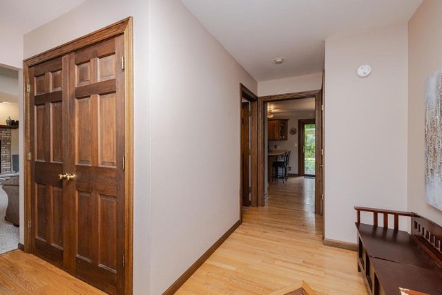 W362S2453 Lisa LANE, Dousman, WI 53118