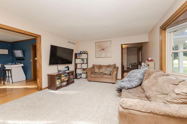 W362S2453 Lisa LANE, Dousman, WI 53118