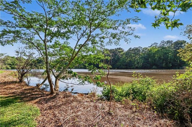 1027 Mainstreet Lake Drive, Stone Mountain, GA 30088