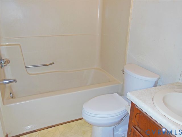 13306 Evelyn Dr, Chester, VA 23831