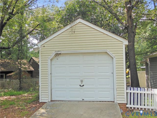 13306 Evelyn Dr, Chester, VA 23831