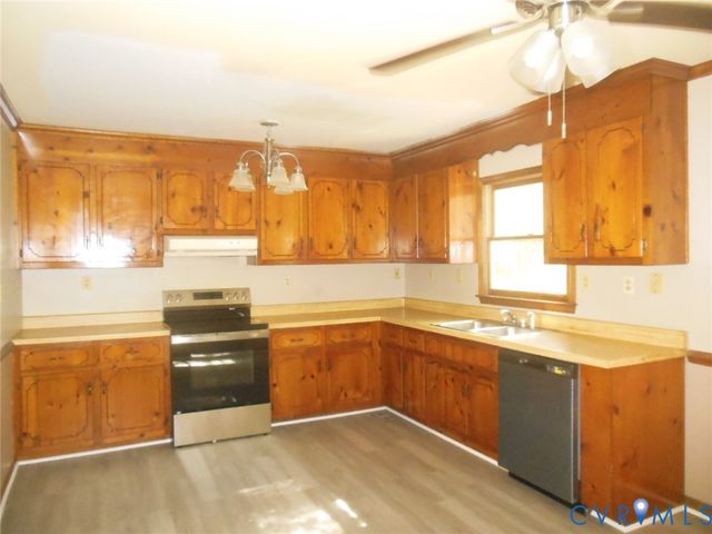 13306 Evelyn Dr, Chester, VA 23831