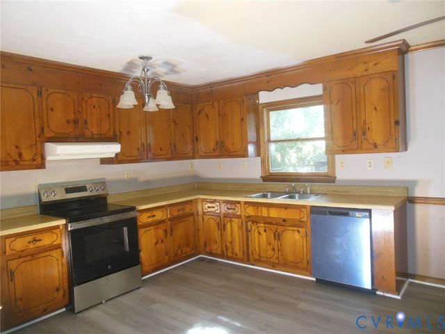 13306 Evelyn Dr, Chester, VA 23831
