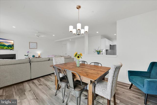 823 TALON WAY, Columbia, PA 17512