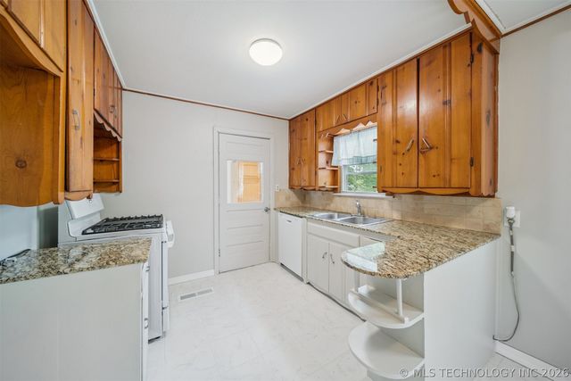 302 W 42nd Street, Sand Springs, OK 74063