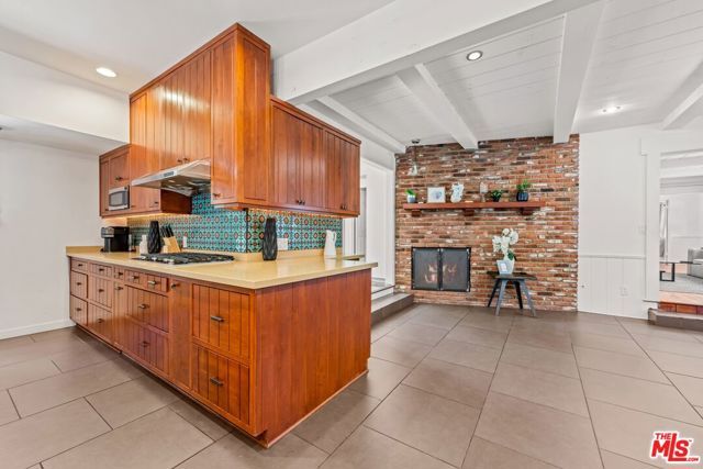 23057 Sylvan Street, Woodland Hills (los Angeles), CA 91367