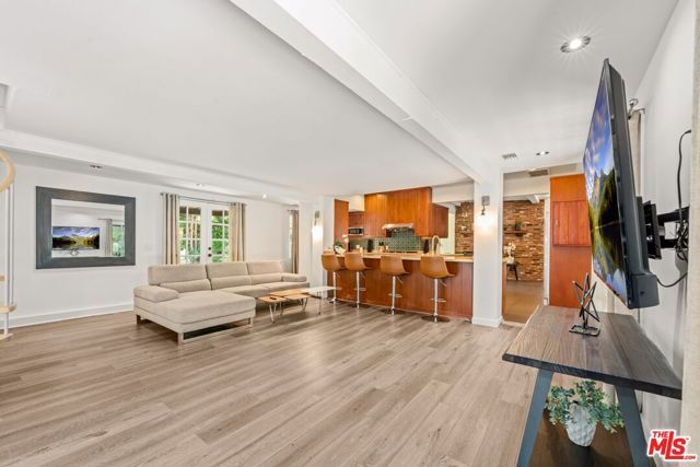 23057 Sylvan Street, Woodland Hills (los Angeles), CA 91367