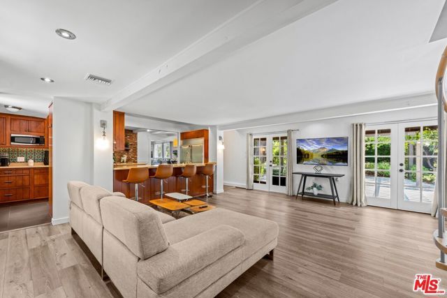 23057 Sylvan Street, Woodland Hills (los Angeles), CA 91367