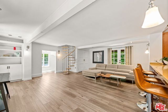 23057 Sylvan Street, Woodland Hills (los Angeles), CA 91367