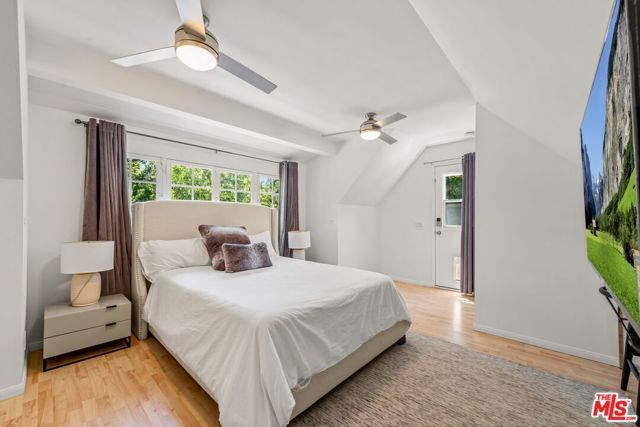 23057 Sylvan Street, Woodland Hills (los Angeles), CA 91367