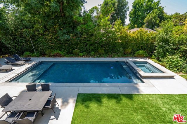 23057 Sylvan Street, Woodland Hills (los Angeles), CA 91367