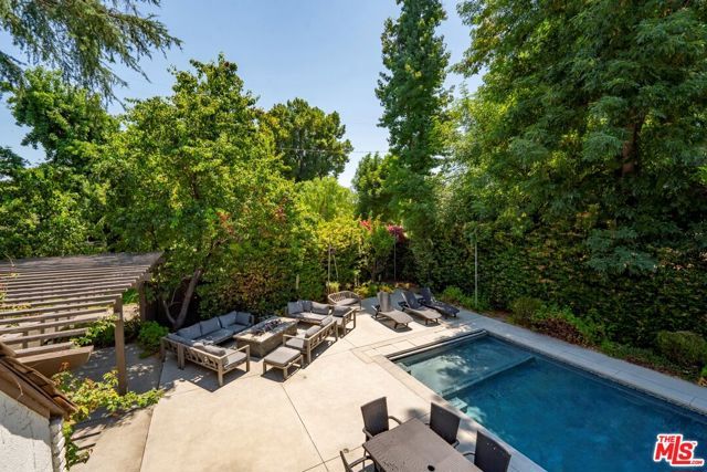 23057 Sylvan Street, Woodland Hills (los Angeles), CA 91367