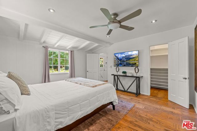 23057 Sylvan Street, Woodland Hills (los Angeles), CA 91367