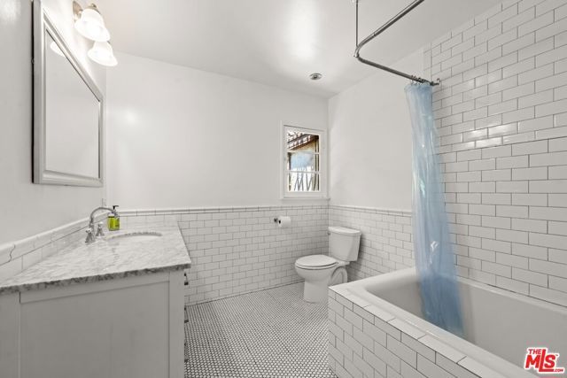 23057 Sylvan Street, Woodland Hills (los Angeles), CA 91367