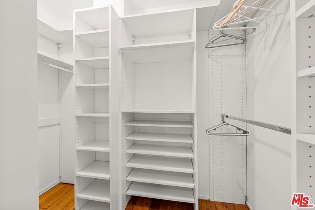 23057 Sylvan Street, Woodland Hills (los Angeles), CA 91367