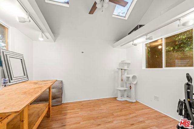 23057 Sylvan Street, Woodland Hills (los Angeles), CA 91367