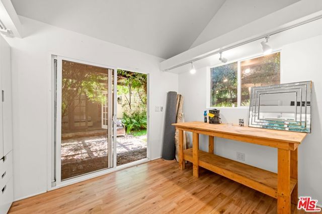 23057 Sylvan Street, Woodland Hills (los Angeles), CA 91367