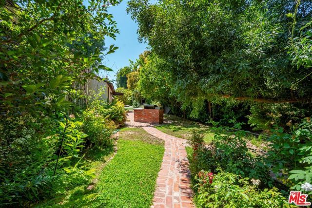 23057 Sylvan Street, Woodland Hills (los Angeles), CA 91367