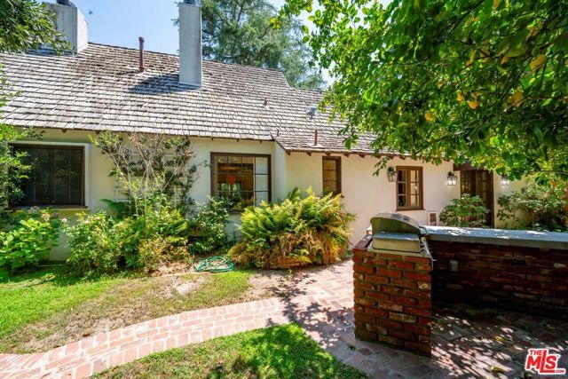 23057 Sylvan Street, Woodland Hills (los Angeles), CA 91367