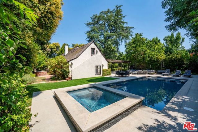 23057 Sylvan Street, Woodland Hills (los Angeles), CA 91367