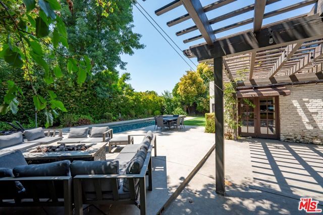 23057 Sylvan Street, Woodland Hills (los Angeles), CA 91367