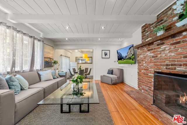 23057 Sylvan Street, Woodland Hills (los Angeles), CA 91367