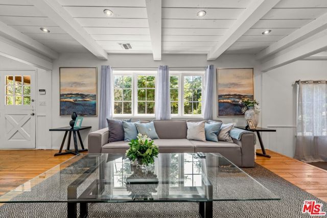 23057 Sylvan Street, Woodland Hills (los Angeles), CA 91367