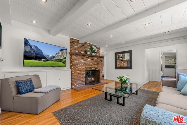 23057 Sylvan Street, Woodland Hills (los Angeles), CA 91367