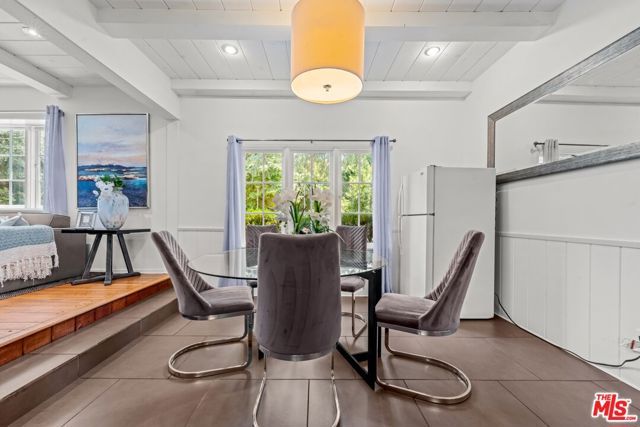 23057 Sylvan Street, Woodland Hills (los Angeles), CA 91367