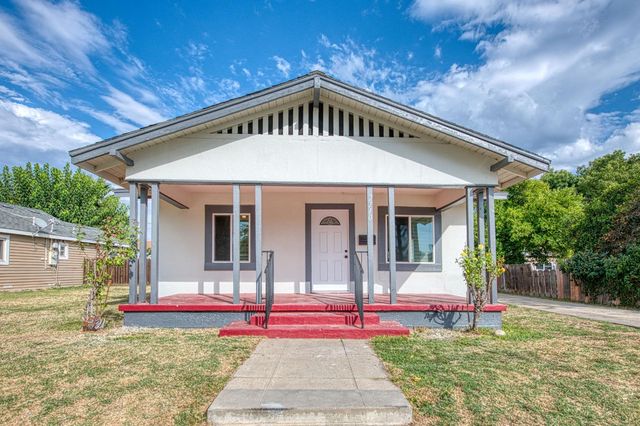 2710 C Street, Selma, CA 93662
