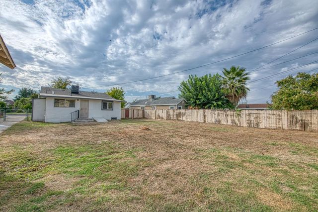 2710 C Street, Selma, CA 93662