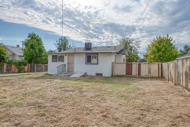 2710 C Street, Selma, CA 93662