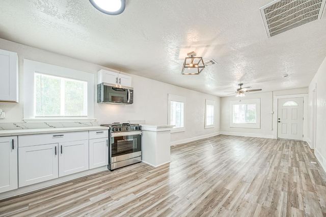 2710 C Street, Selma, CA 93662