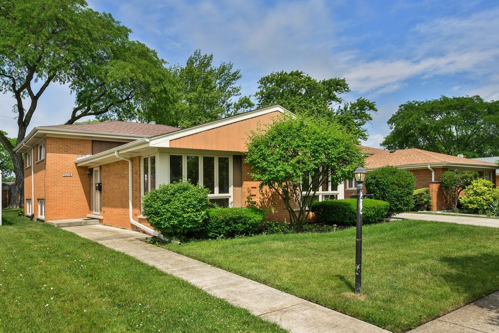 9414 Ozanam Avenue, Morton Grove, IL 60053