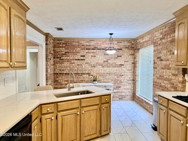 501 Lowe Circle, Richland, MS 39218