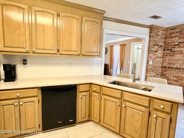 501 Lowe Circle, Richland, MS 39218