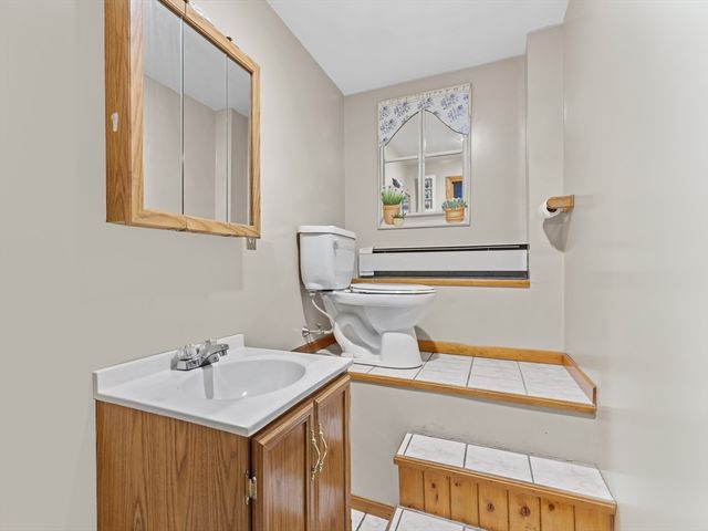 377 Read St, Seekonk, MA 02771