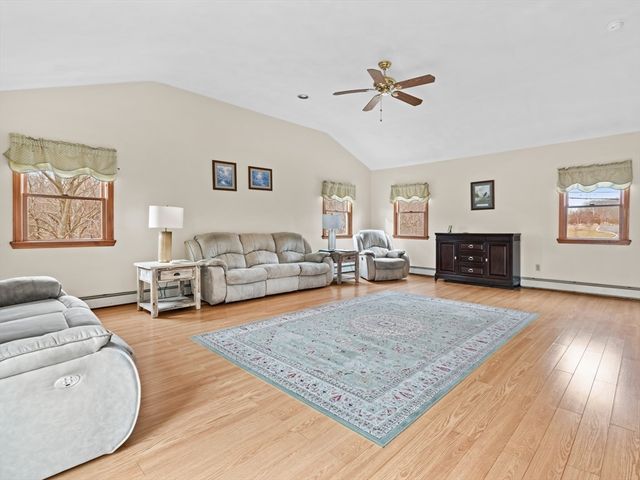 377 Read St, Seekonk, MA 02771