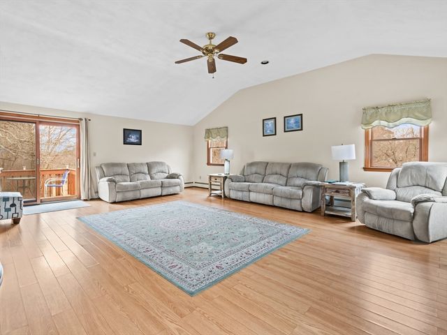 377 Read St, Seekonk, MA 02771