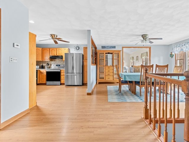 377 Read St, Seekonk, MA 02771