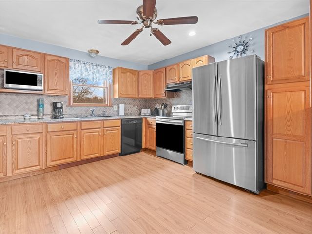 377 Read St, Seekonk, MA 02771