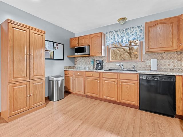 377 Read St, Seekonk, MA 02771