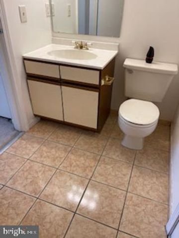 8 CHELMSFORD COURT, Marlton, NJ 08053