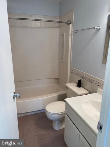 8 CHELMSFORD COURT, Marlton, NJ 08053