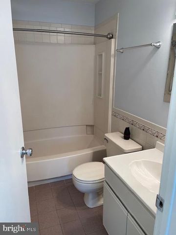 8 CHELMSFORD COURT, Marlton, NJ 08053