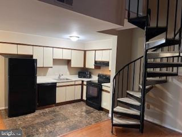 8 CHELMSFORD COURT, Marlton, NJ 08053