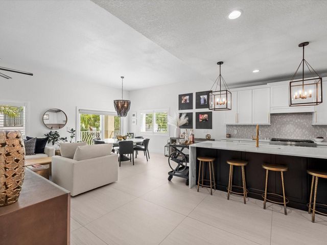 138 175TH AVENUE E, Redington Shores, FL 33708