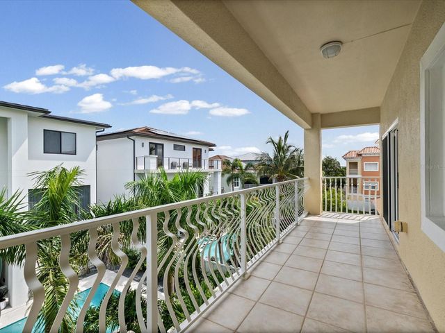 138 175TH AVENUE E, Redington Shores, FL 33708